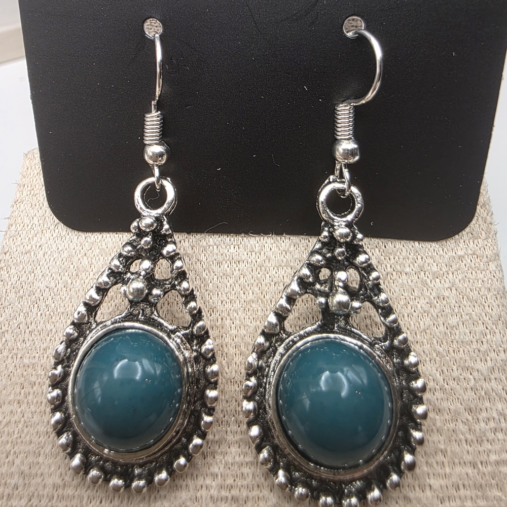Silver and Blue Teardrop Earrings (768)